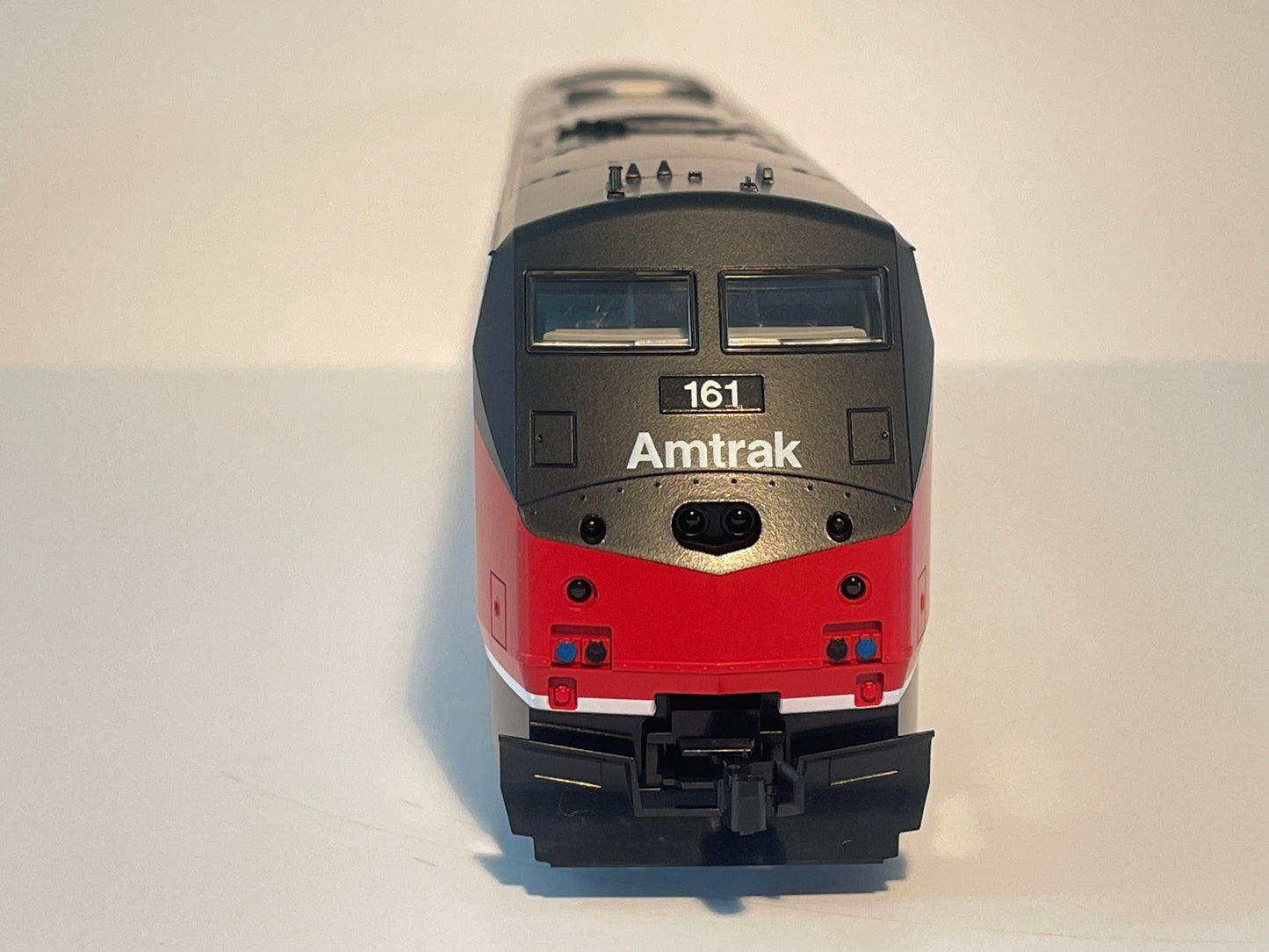 KATO GE AMTRAK P42 PHASE I W/ 50TH ANNIVERSARY LOGO #161